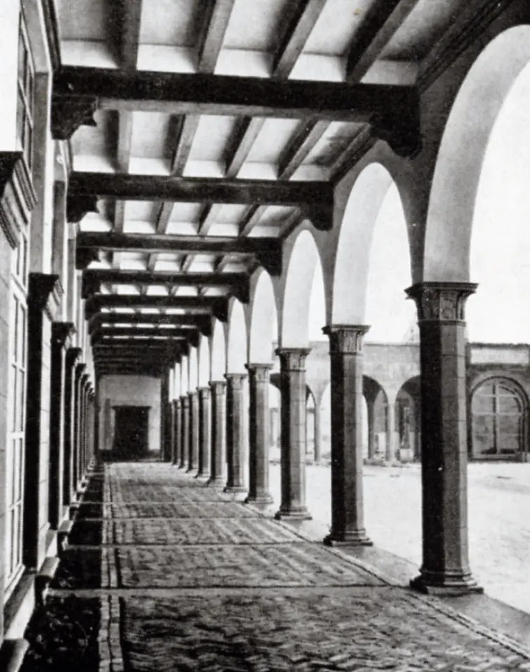 Внутри Изофабрики